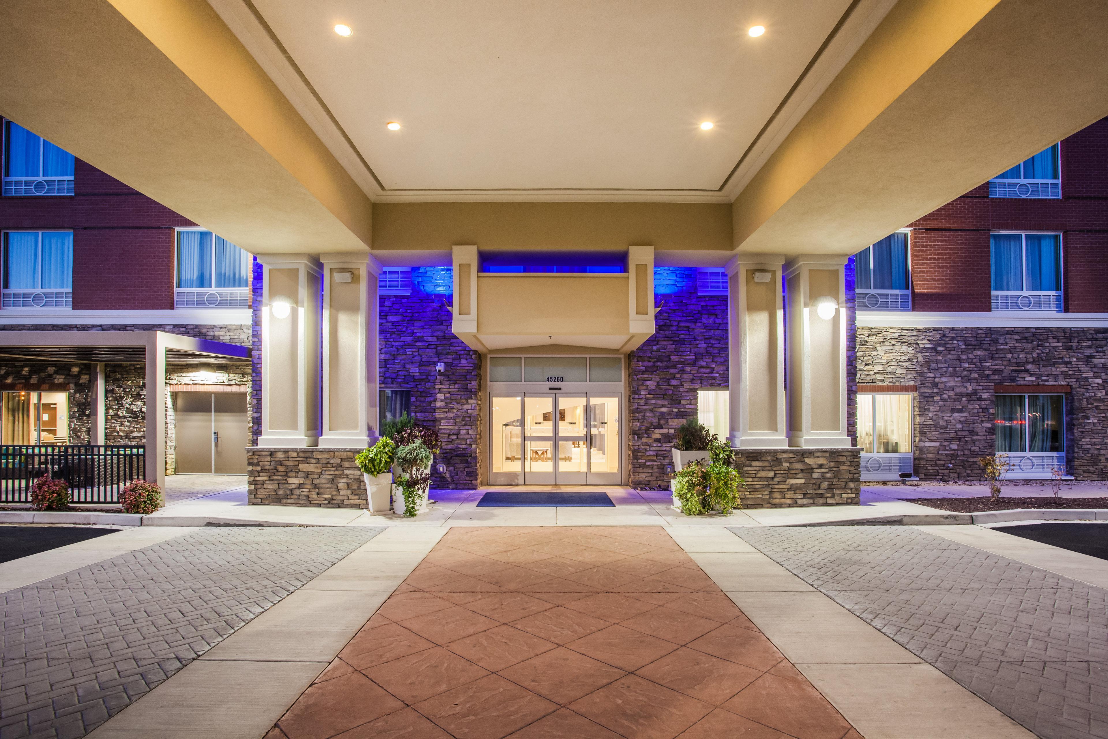 Holiday Inn Express & Suites Lexington Park California By Ihg Exterior photo